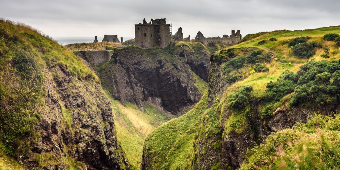 King Constantine II was forced into retreat to Dunnottar Castle while fighting Aethelstan's army