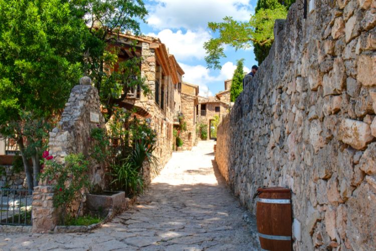 Walking through the ancient village of Siurana